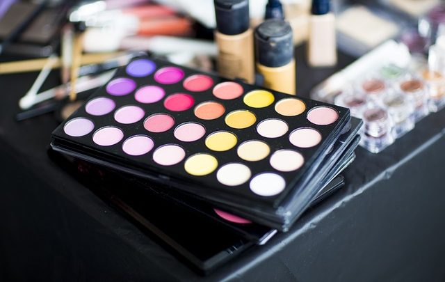 Online makeup shops in the Emirates
